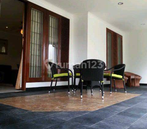 Rumah Mewah Dijual Villa Duta  3 Lantai Siap Huni Furnished SHM 1