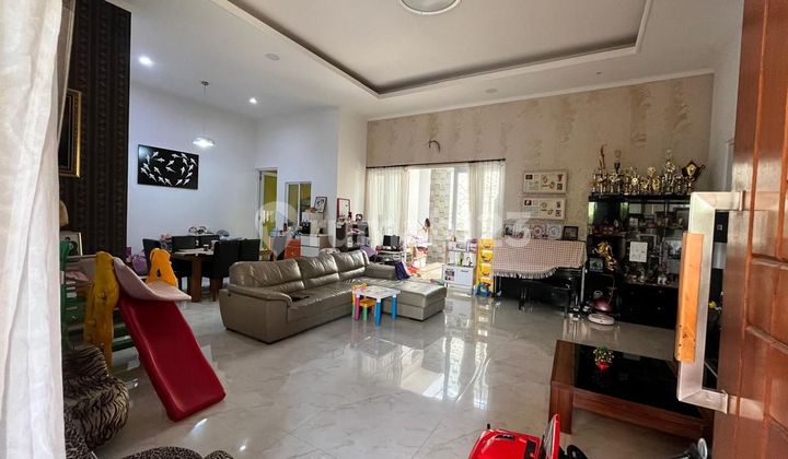 ruang keluarga  turun harga! kemang regency, hoek.