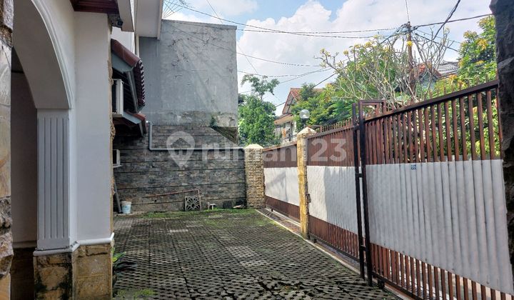 Exclusive Boarding House. Near University, Central Bogor, Area 300m², Land Certificate. 2