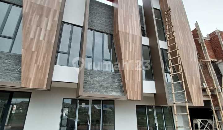 Two-Storey Shop House, 2 Fronts in Rancamaya Golf View 2