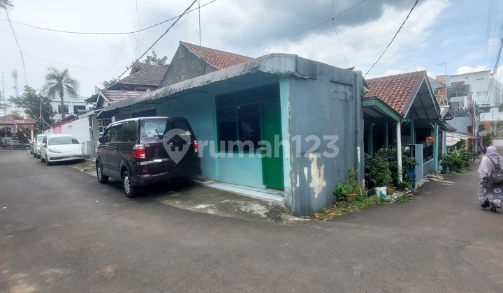 Corner House Strategic Location. 30m From Bantar Jati. Land Certificate. Corner House Strategic Location. 30m From Bantar Jati. Land Certificate.