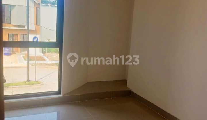 kamar tidur rumah 2 lantai, siap huni.