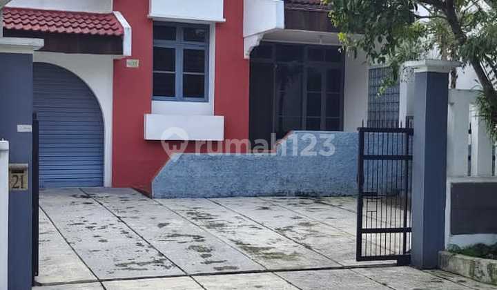 Rumah Parkiran Luas Di Villa Duta. Shm. Siap Huni