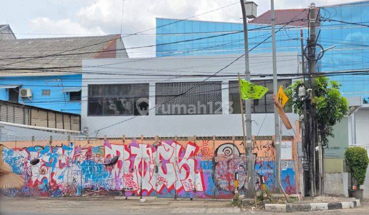 Disewakan Tempat Usaha Eks Showroom Mobil 1