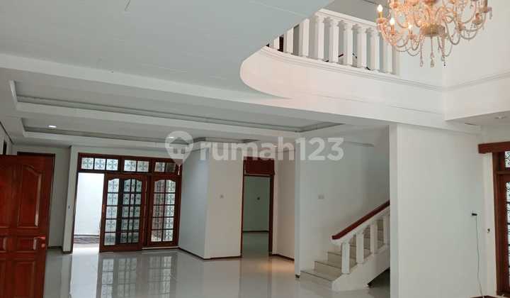 Disewakan Rumah 2 Lantai Panglima Polim Jakarta Selatan 2