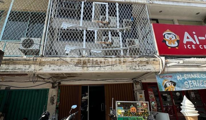 For Sale Fast Commercial Building. 3 Floors. in Hibrida