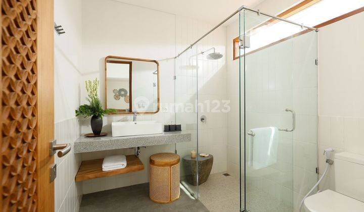 Dijual Brand New Vila 2lt modern minimalis Kerobokan Bali 2