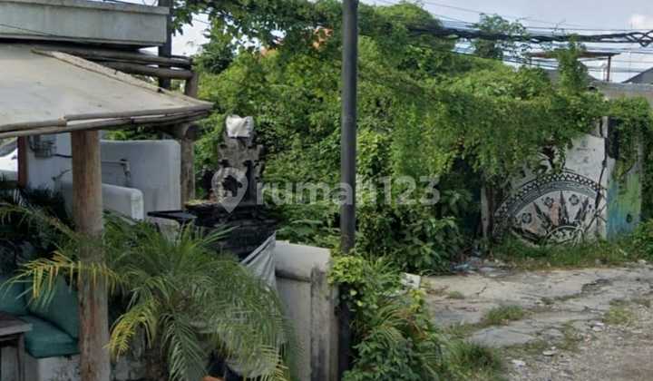 Land on the main roadside in Uluwatu, Pecatu, South Kuta, Bali Land on the main roadside in Uluwatu, Pecatu, South Kuta, Bali