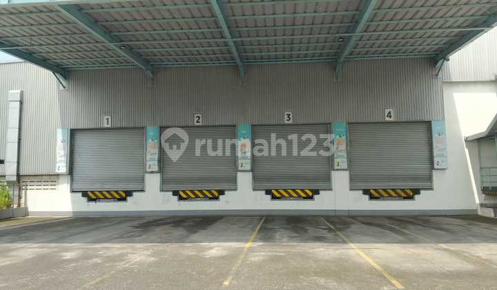 Rented Warehouse with Loading Dock, Mitra Karawang Area Rented Warehouse with Loading Dock, Mitra Karawang Area