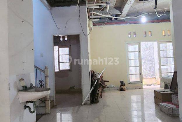 Rumah 2 Lantai Permata Buana Butuh Renovasi 2