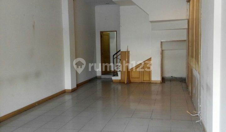 Ready-to-Use Shop House in a Busy Location, Suitable for a Restaurant 2