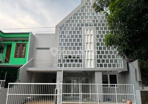 Rumah 2 Lantai Bagus di Anggrek Loka, Tangerang 1