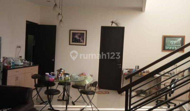 Rumah 2 Lantai Hoek Bagus di Taman Modern, Cakung 2