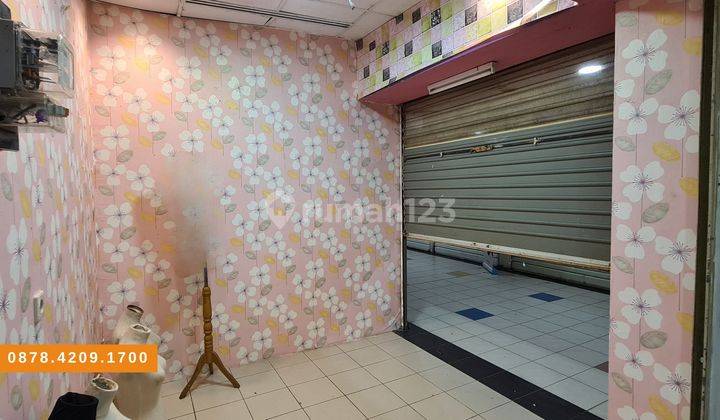 Ruang Usaha Atau Kios Hoek Siap Usaha di Mall Mega Bekasi  2