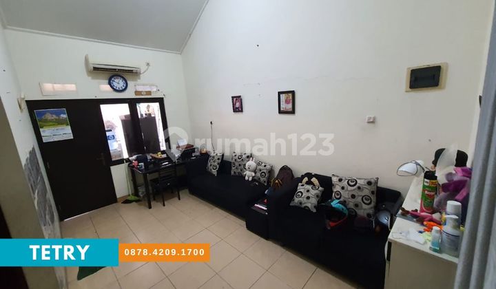 ruang tamu cluster acacia, harapan mulya regency.