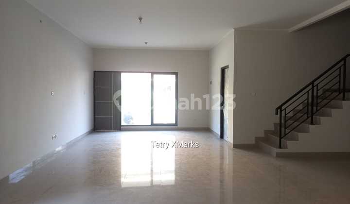 Rumah hoek 4 KT. Kingspoint Residence dekat Summarecon Bekasi. 2