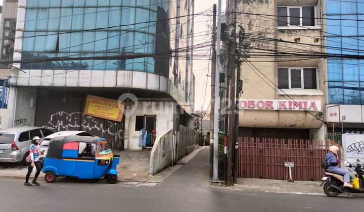 Gunung Sahari. Jual cepat, rumah tua hitung tanah saja. Cocok untuk kos. 2