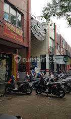 Fresh Market Cikunir. A clean market area bustling with visitors.