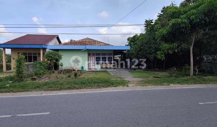 Dekat Singkawang Grand Mall, Jual Rumah Hitung Tanah Aja, Jalan Utama. Dekat Singkawang Grand Mall, Jual Rumah Hitung Tanah Aja, Jalan Utama.