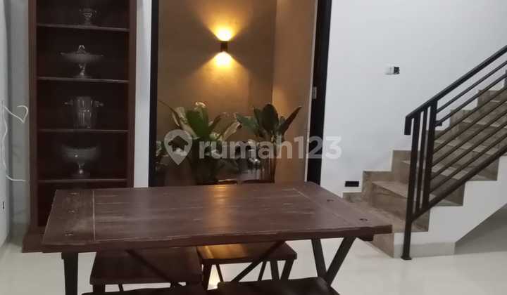 2-STORY HOUSE IN A PRIME LOCATION WITHIN A COMPLEX IN LEBAK BULUS, SOUTH JAKARTA