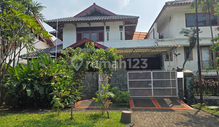 Rumah 2 Lantai Kokoh dan Asri Hadap Taman di Villa Cinere Mas Rumah 2 Lantai Kokoh dan Asri Hadap Taman di Villa Cinere Mas