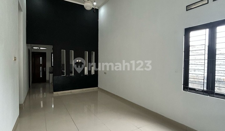 One-Story Ready-to-Occupy Flood-Free House in a Complex near Limo Toll Road. 2