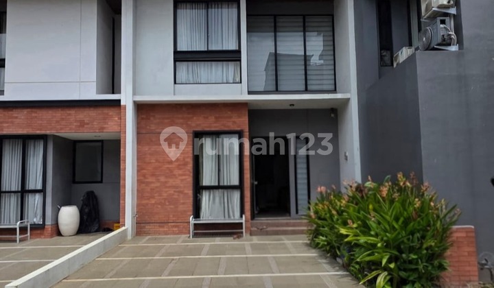Rumah Baru Full Furnished dalam Komplek One Gate System dekat Mall The Park Sawangan