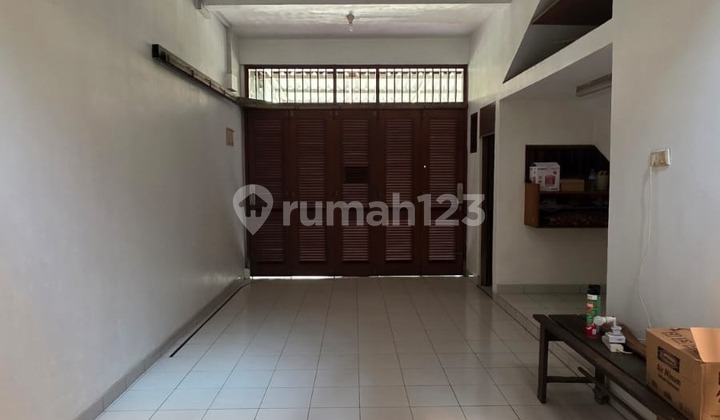 Rumah 2 Lantai Kokoh dan Asri Hadap Taman di Villa Cinere Mas 2