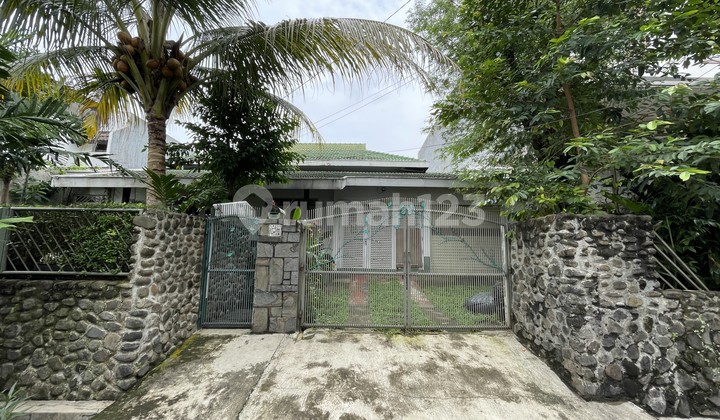 Rumah Asri 1 Lantai Halaman Luas di Komplek Jati Indah Nempel Jaksel Rumah Asri 1 Lantai Halaman Luas di Komplek Jati Indah Nempel Jaksel