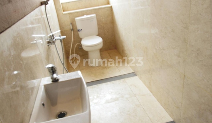 Semi-Villa House with Beautiful, Lush, and Comfortable View in Cipaku Indah 2