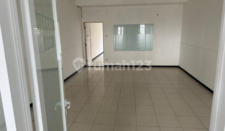Ruko 3 Lantai Di Tengah Kota Bandung Unfurnished SHM 2