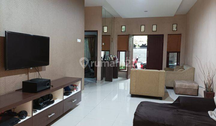 Rumah SHM hadap Timur dalam kompleks 2