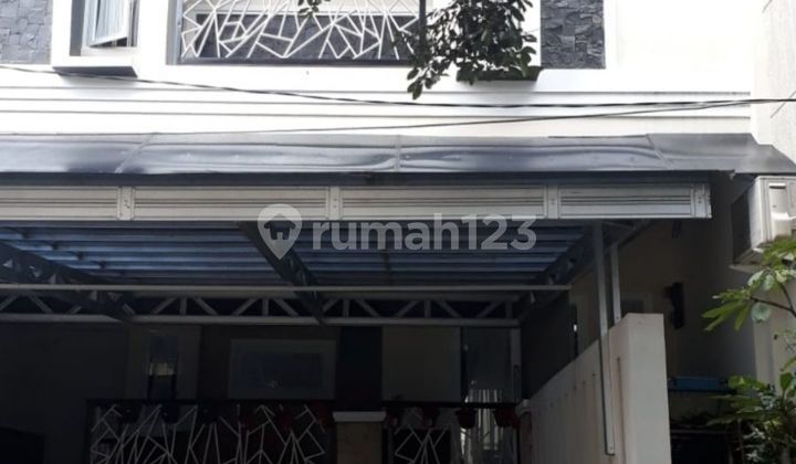 Rumah Bagus Dalam Kompleks