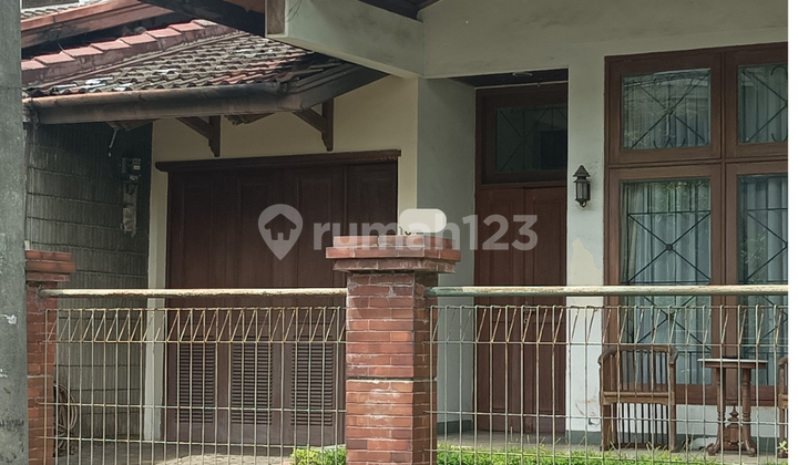 Asri House in Lebak Lestari Complex, Lebak Bulus, South Jakarta Asri House in Lebak Lestari Complex, Lebak Bulus, South Jakarta