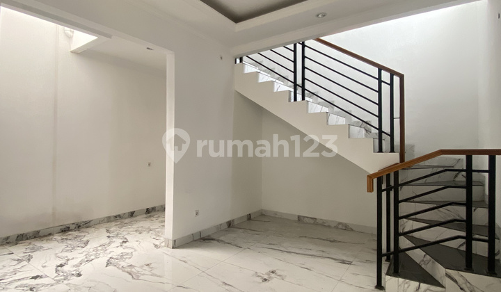 Dijual Rumah 2 Lantai Dekat Sudimara - Bintaro 2