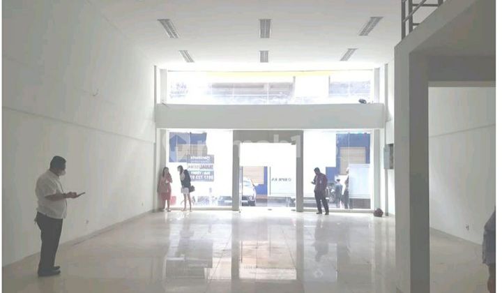 NICE 4.5-STORY READY-TO-OCCUPY SHOPHOUSE FOR SALE - BOULEVARD KELAPA GADING