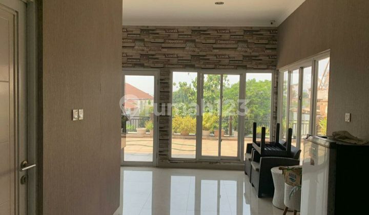 GADING GRIYA KELAPA GADING - HOUSE WITH A SPACIOUS CAFE BALCONY 2