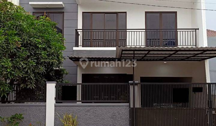 Rumah 2lantai Perumahan Metland Depan Taman 1