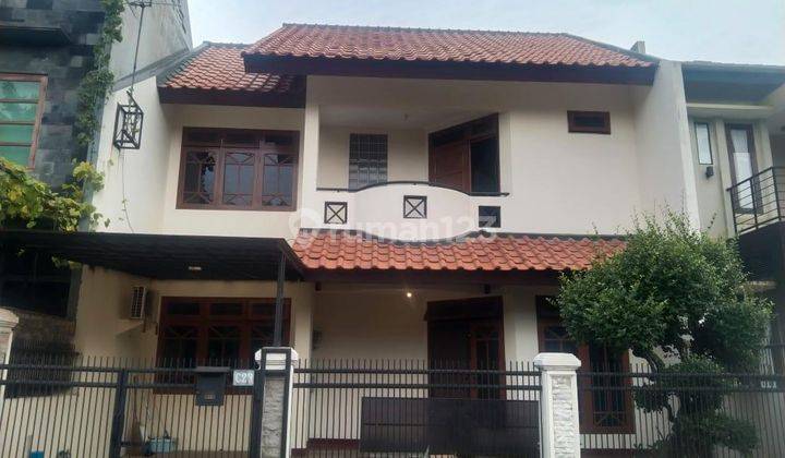 Disewakan Rumah 2Lt Type 3Kt Semi Furnished Di Buaran Regency 1