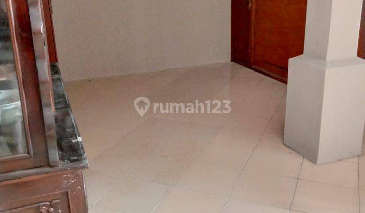 Disewakan Rumah 2Lt 9x15m Type 4+1Kt Di Perum Metland Jakarta 2