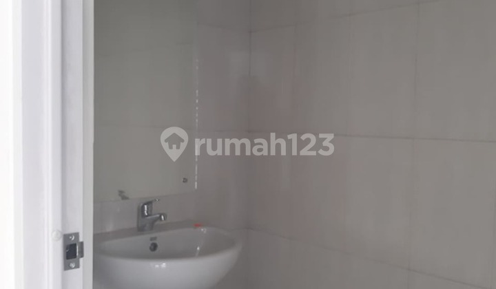 Cleon Park Shop House 5x17. 3 Floors in JGC Cakung, East Jakarta. 2