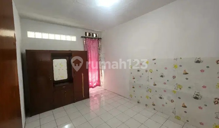 Cheap Sale, House Located in Cihanjuang, Cibabat Village, North Cimahi District, Cimahi City.
