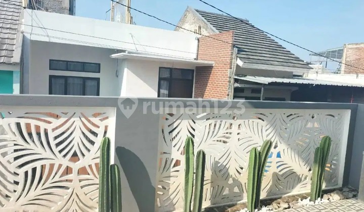 Corner house inside Cisasawi Cihanjuang complex with easy road access 2