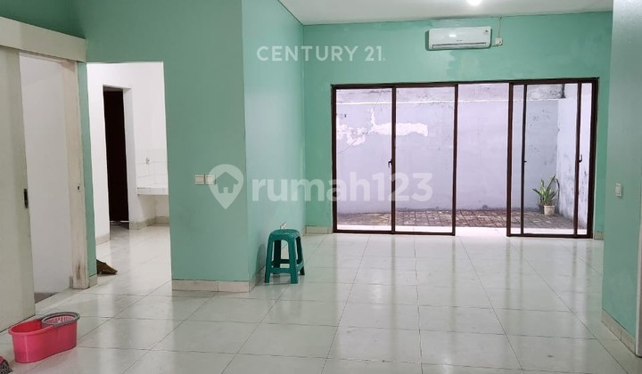 Nice House with a Strategic Location Near the Culinary Center in JGC