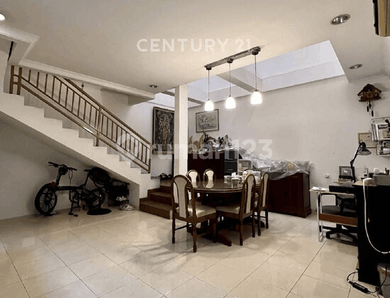 Ready-to-Occupy House in Comfortable Complex in Pulomas S9252 2