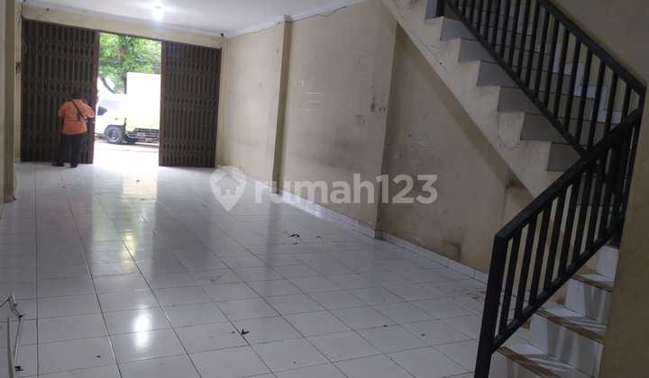 3-Story Shop House Facing Main Road Tangerang 2