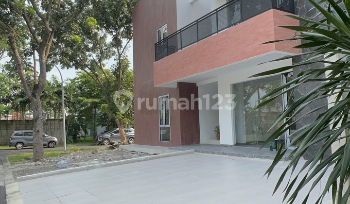 Rumah Mewah Brand New Alam Sutera Ada Lift Rumah Mewah Brand New Alam Sutera Ada Lift