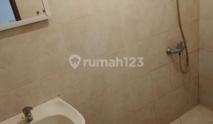 rumah minimalis terawat di pondok hijau  2