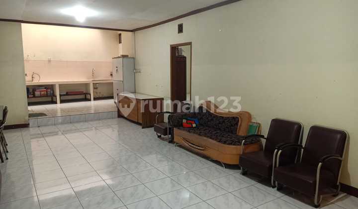 A comfortable minimalist house in the Ciateul wing.