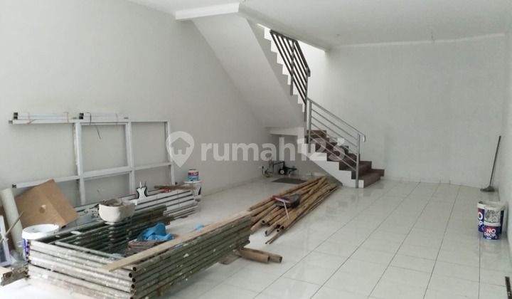 ruko 2 lantai lokasi strategis di mekar wangi